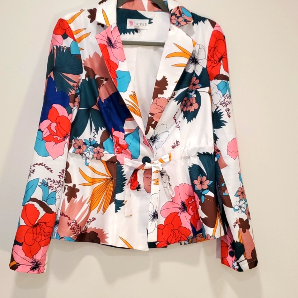 LATISTE 2-Peice Blazer and Short set Floral Size:S